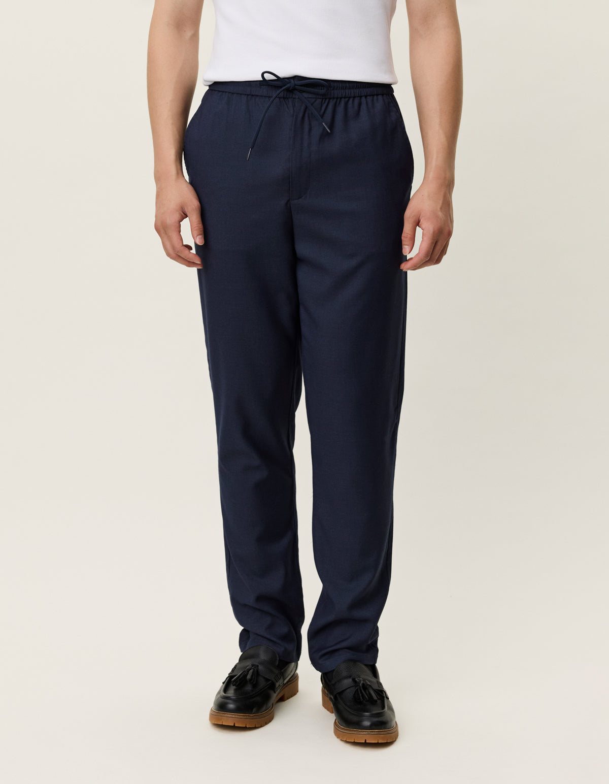 Como Tapered light wool pants