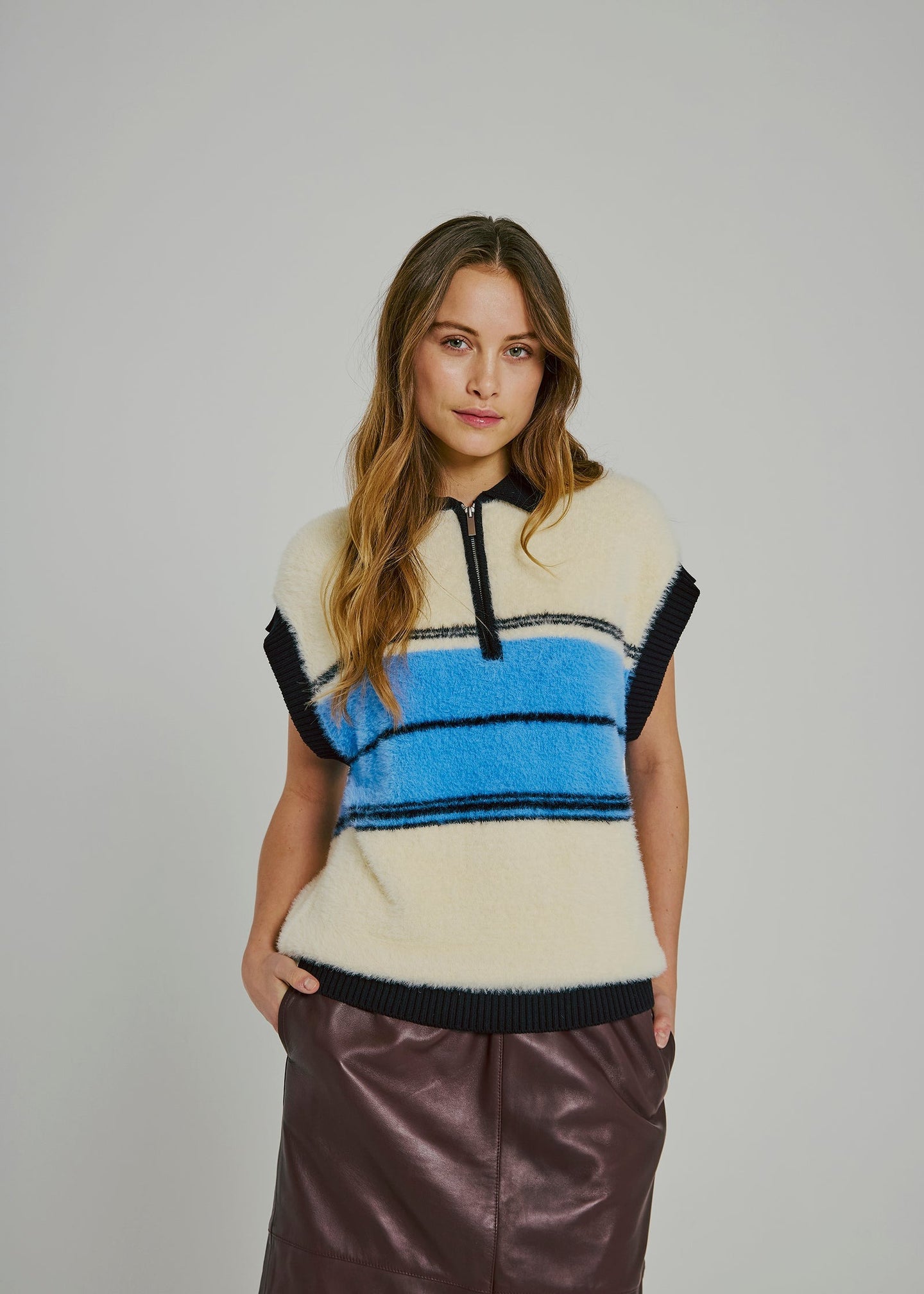 Norr Sky Knit Waistcoat Wit Dames