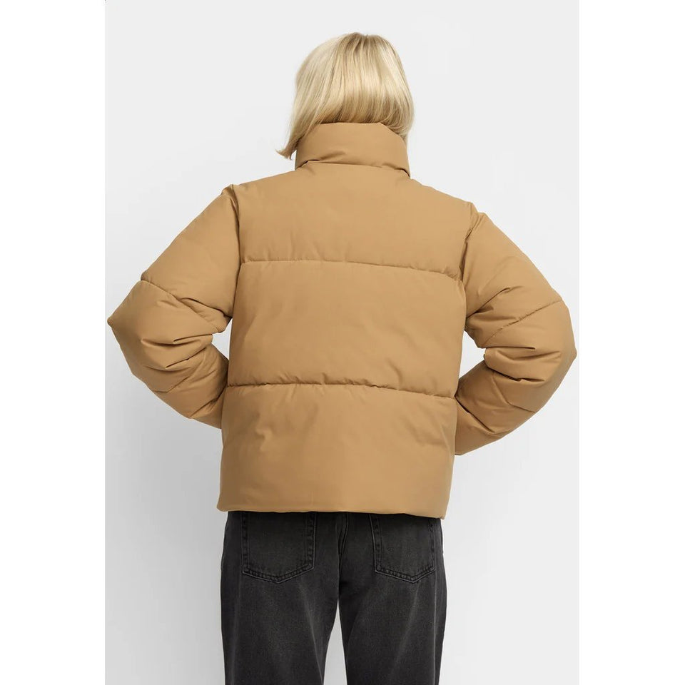 Selfhood Short Puffer Lichtb