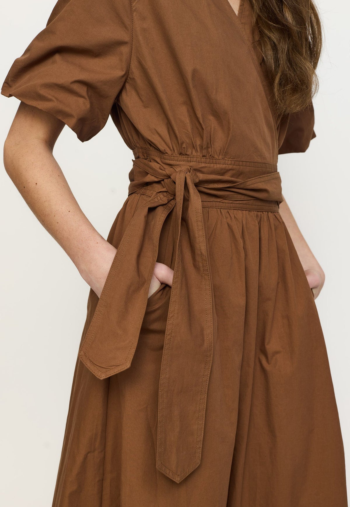 Soft Rebels Halen Midi Dress Bruin Dames